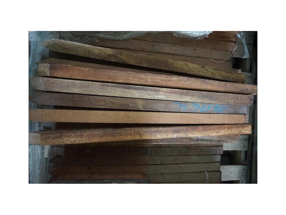 PIQUET CARRE AZOBE 4x4 80cm PIQUET CARRE AZOBE 4x4 80cm